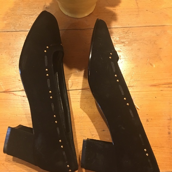 Gorgeous velvet pumps with gold studs NWT - Picture 6 of 8